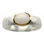 Piękny pierścionek srebrny z białym naturalnym opalem 
