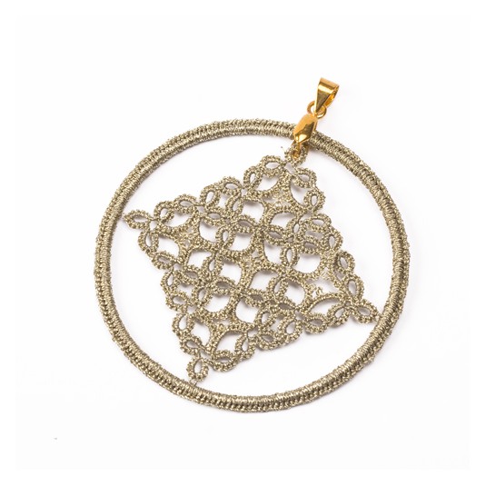 Zawieszka - biżuteria ręcznie robiona ze złotych nici frywolitka