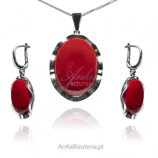 Komplet biżuterii srebrnej z czerwonym kamieniem jubilerskim