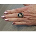Pierścionek srebrny regulowany KAMEA z bursztynem