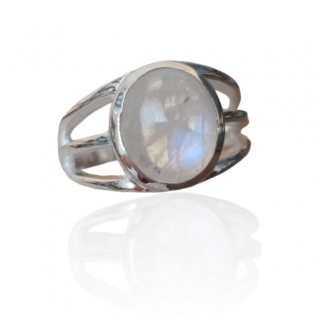 Pierścionek srebrny z kamieniem księżycowym - piękne barwy księżycowe