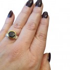 Piękny pierścionek srebrny z naturalnym granatem z pozłoceniem