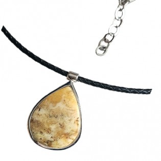Naszyjnik srebrny z bursztynem z przerostami na skórzanym rzemyku