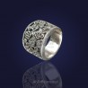 Biżuteria srebrna przecudny srebrny pierścionek z markazytami.