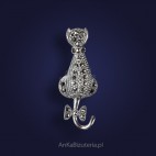 Broszka srebrna-biżuteria z markazytami "zadumany kotek".