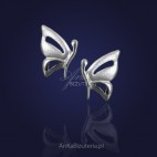 "Motylki"- srebrne rodowane kolczyki-matowe skrzydelka i motyw świecący