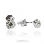 Kolczyki srebrne dla dziewczynek - Maleńkie zielone cyrkonie w kwiatku