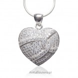 Piękne srebrne serce rodowana z cyrkoniami osadzanymi metodą Micro Pave